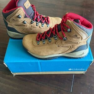 Columbia Women's Newton Ridge Plus Waterproof Amped Hiking Boot